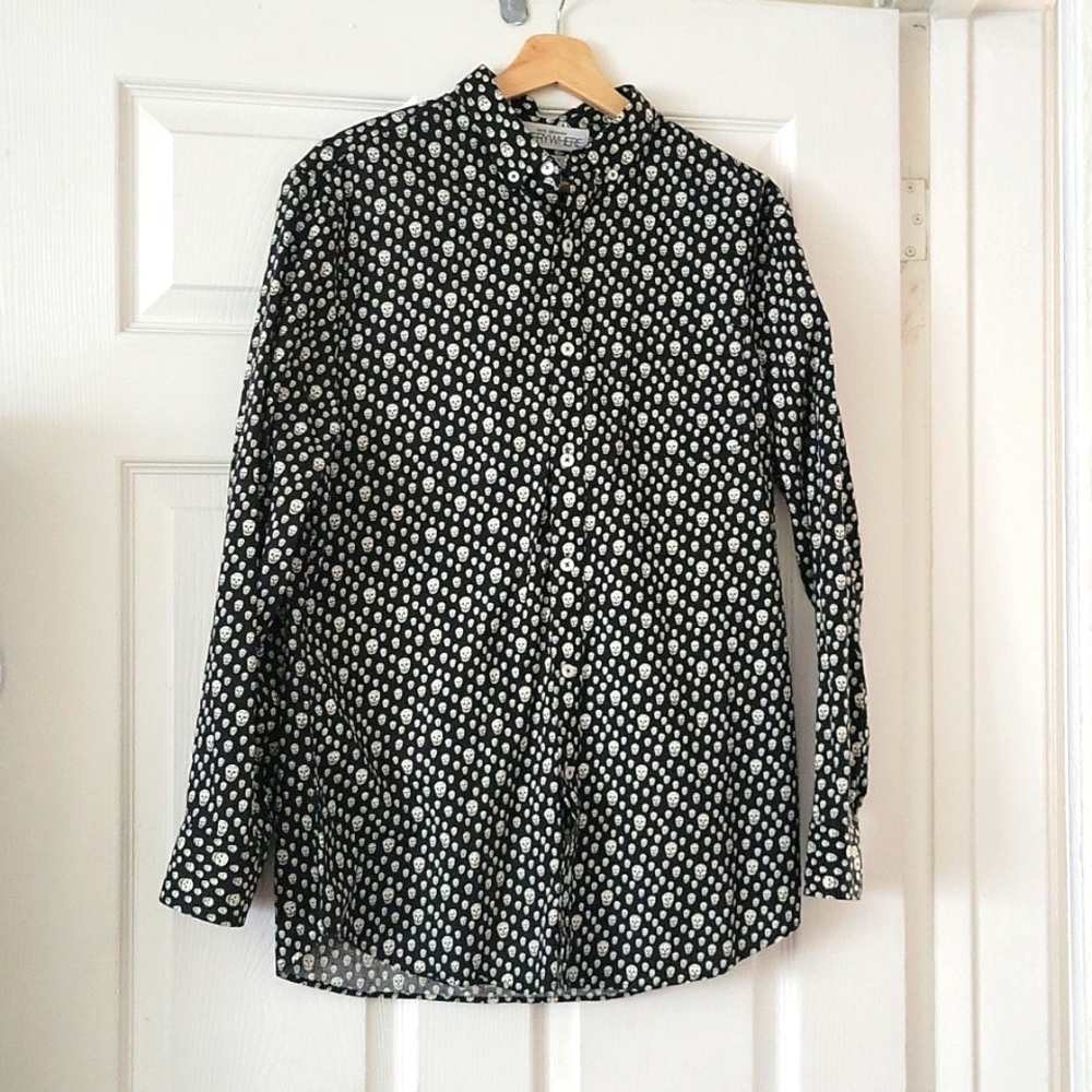 Skull print button down long sleeve shirt.
